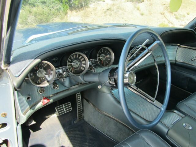 Ford Thunderbird 1963 image number 34