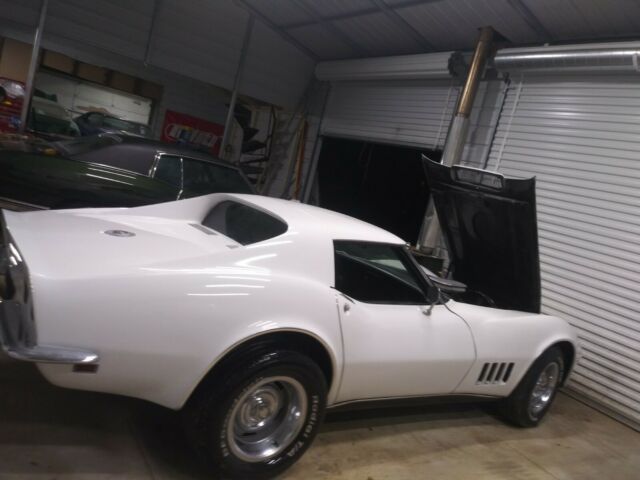 Chevrolet Corvette 1968 image number 12