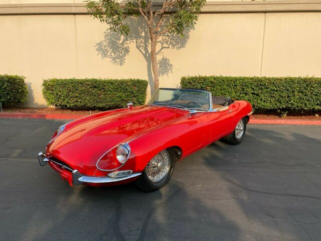 Jaguar E-Type 1967 image number 1