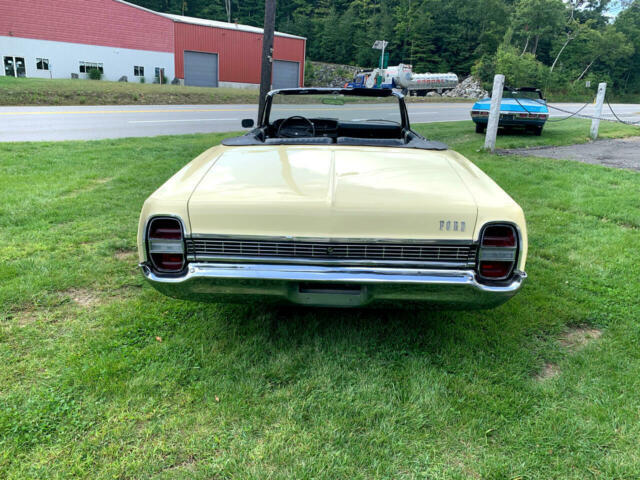 Ford Galaxie 1968 image number 11