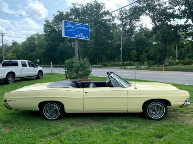 Ford Galaxie 1968 image number 2