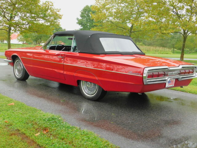 Ford Thunderbird 1966 image number 2