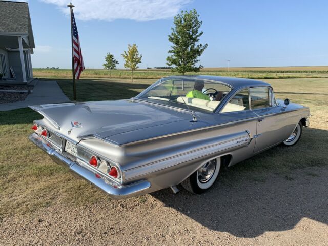 Chevrolet Impala 1960 image number 17