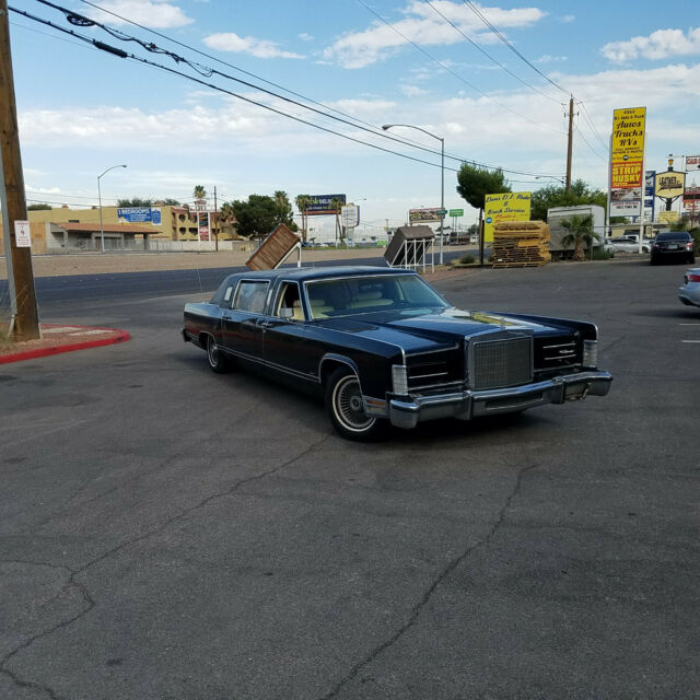 Lincoln Town Car 1977 image number 1