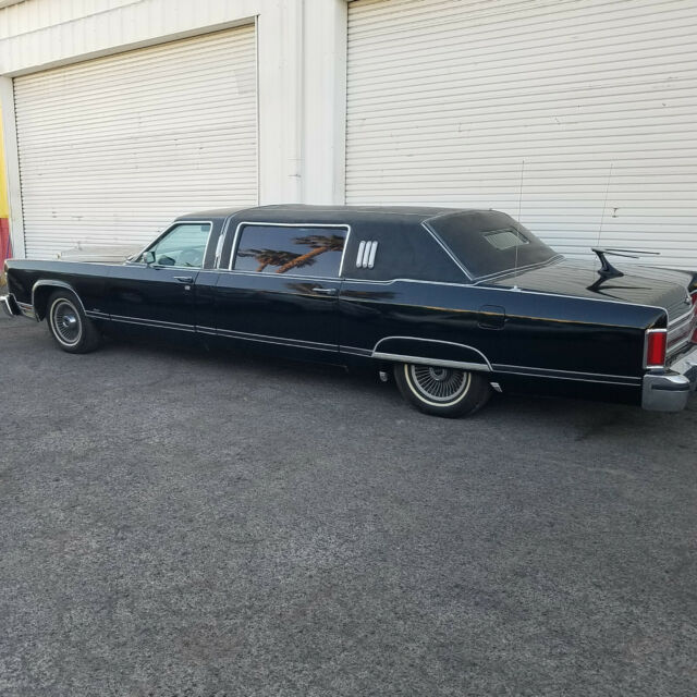 Lincoln Town Car 1977 image number 11