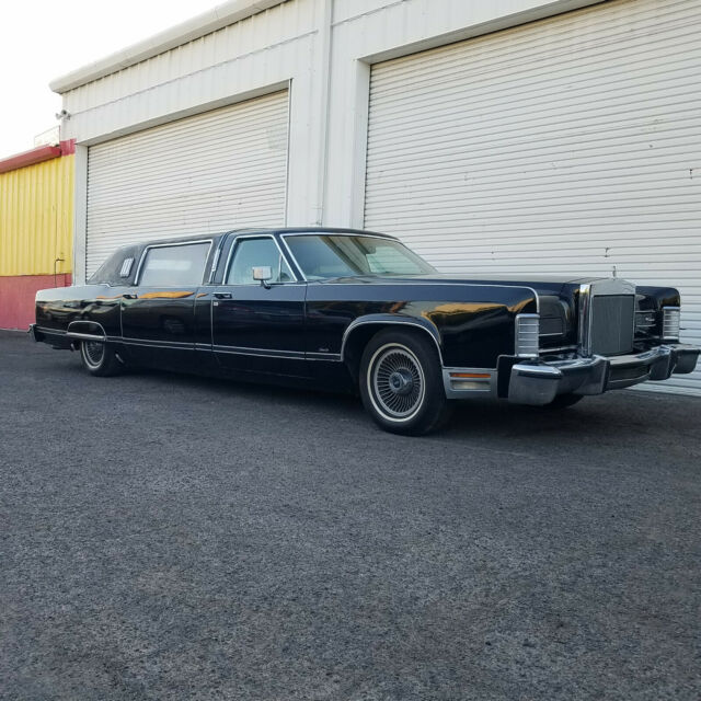 Lincoln Town Car 1977 image number 12