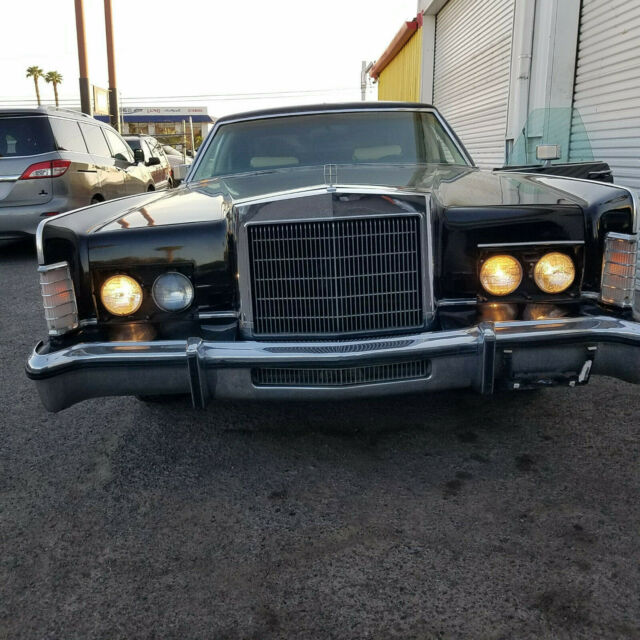 Lincoln Town Car 1977 image number 3