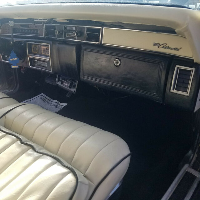 Lincoln Town Car 1977 image number 31