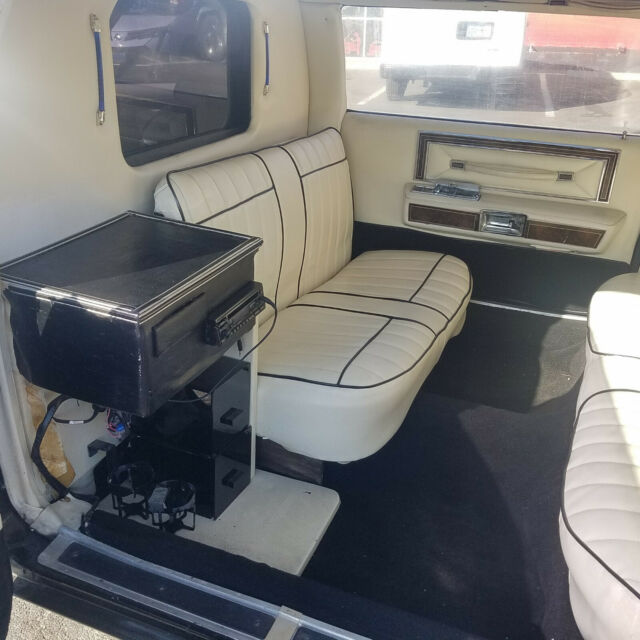 Lincoln Town Car 1977 image number 40