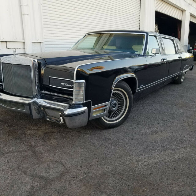 Lincoln Town Car 1977 image number 42