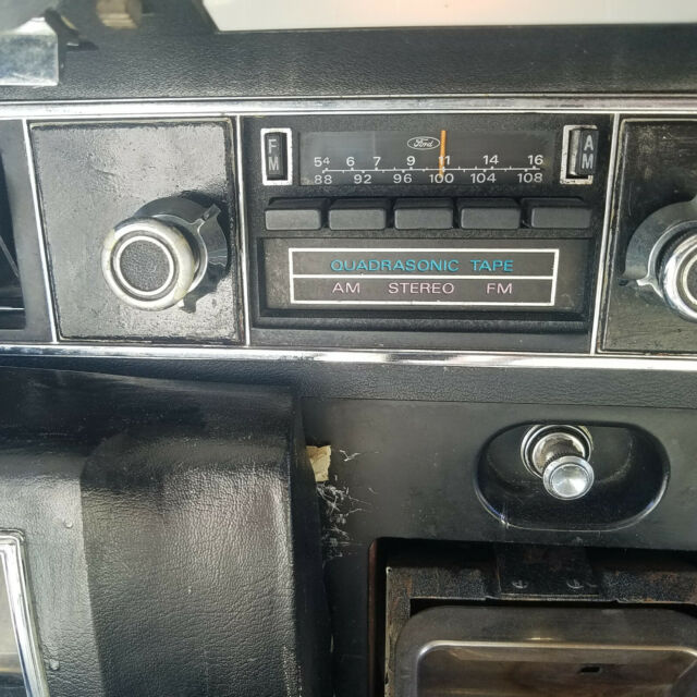 Lincoln Town Car 1977 image number 8