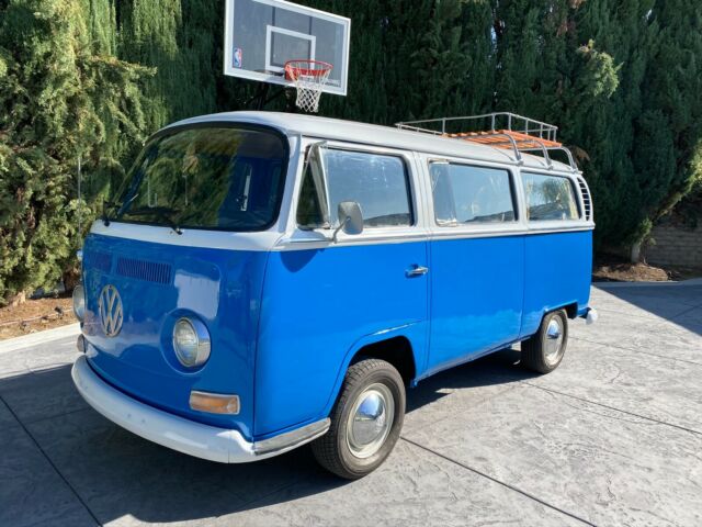 Volkswagen Bus/Vanagon 1969 image number 2
