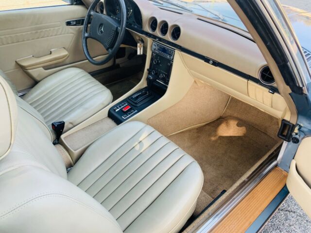 Mercedes-Benz SL-Class 1976 image number 38