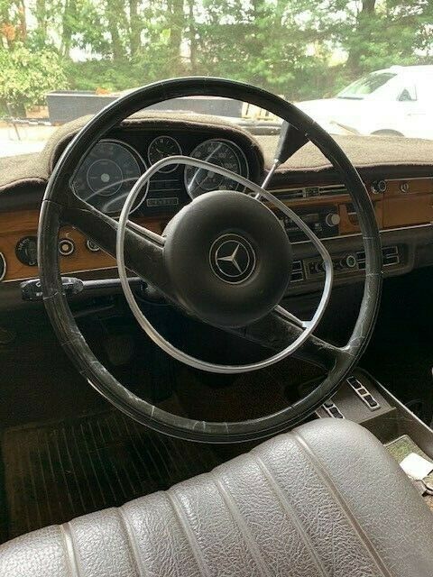Mercedes-Benz 280 SE 4.5 V8 Sedan 1973 image number 12