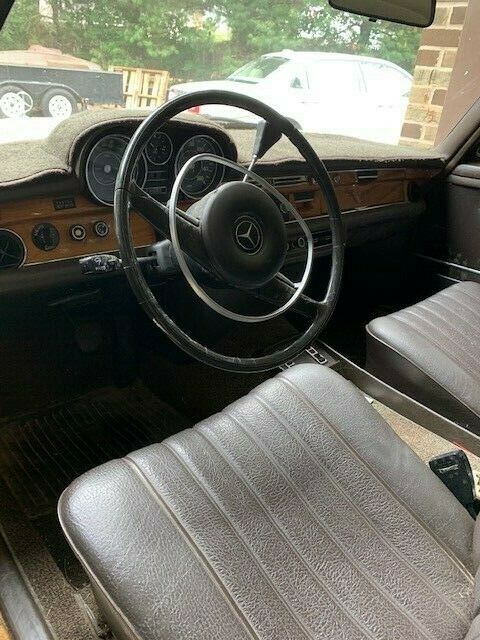Mercedes-Benz 280 SE 4.5 V8 Sedan 1973 image number 9