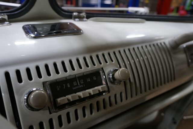 Volkswagen 13 WINDOW VAN DELUXE 1964 image number 11