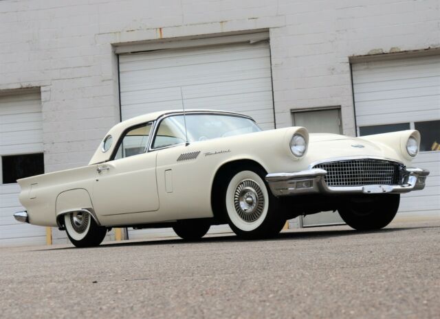 Ford Thunderbird 1957 image number 2