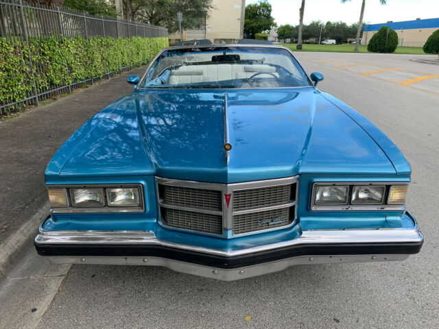 Pontiac Grandville 1975 image number 3
