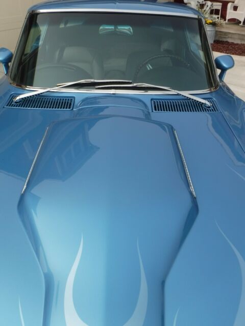 Chevrolet Corvette 1965 image number 11