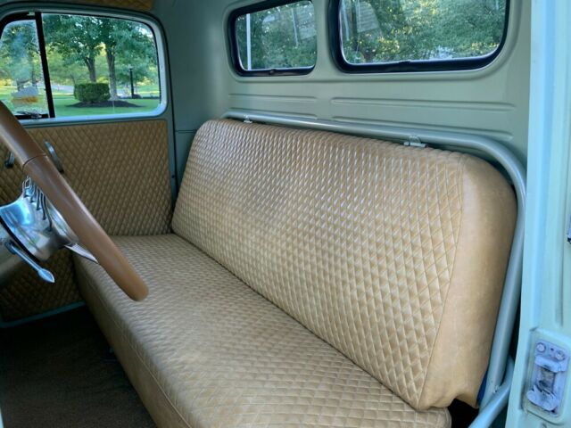 International Harvester L112 1950 image number 9