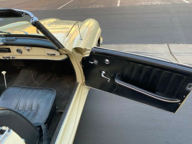 Mercedes-Benz SL-Class 1962 image number 16