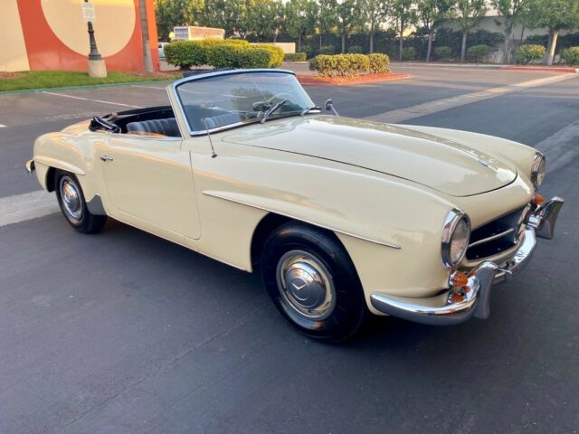 Mercedes-Benz SL-Class 1962 image number 28