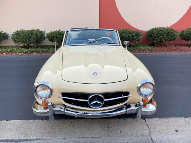 Mercedes-Benz SL-Class 1962 image number 3
