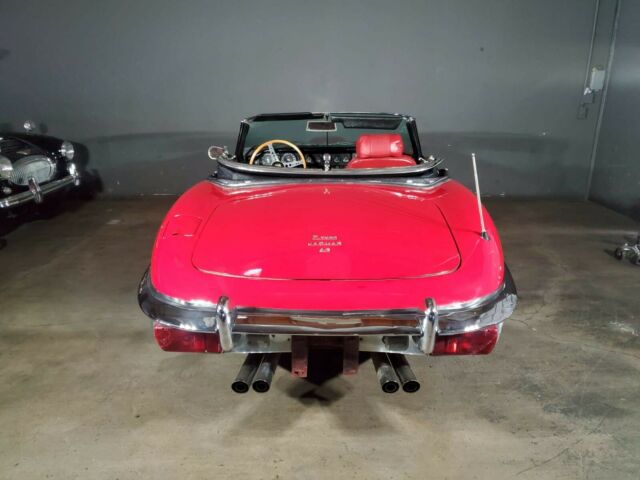 Jaguar E-Type 1969 image number 11