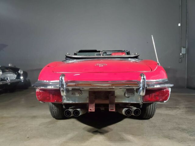 Jaguar E-Type 1969 image number 12