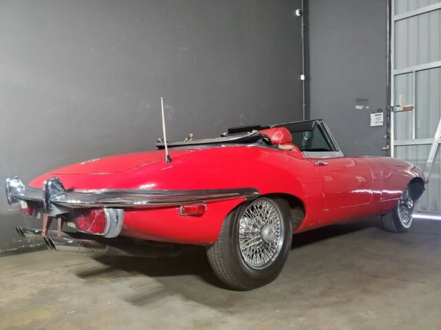 Jaguar E-Type 1969 image number 27