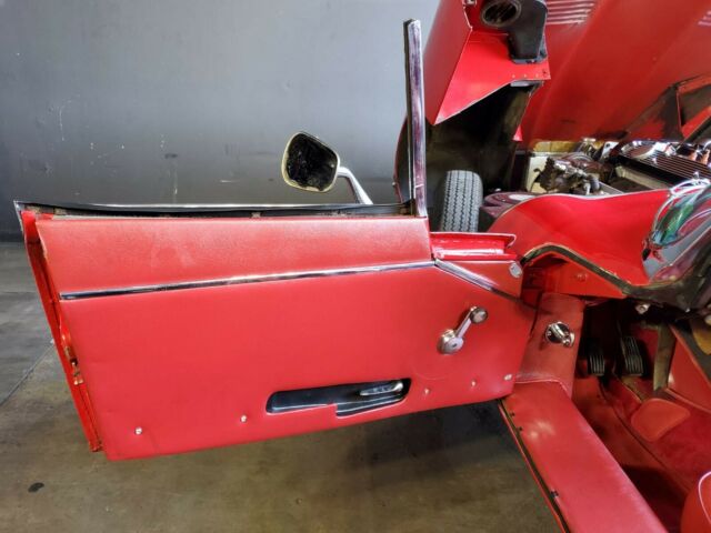 Jaguar E-Type 1969 image number 42