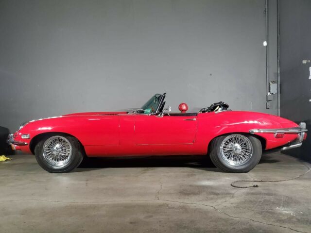 Jaguar E-Type 1969 image number 8