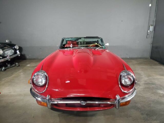 Jaguar E-Type 1969 image number 9