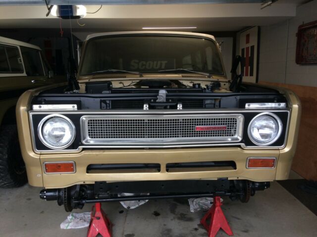 International Harvester Travelall 1971 image number 23