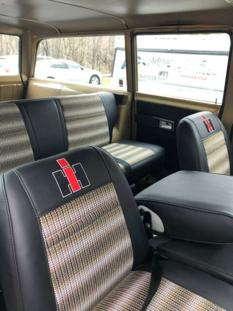 International Harvester Travelall 1971 image number 3