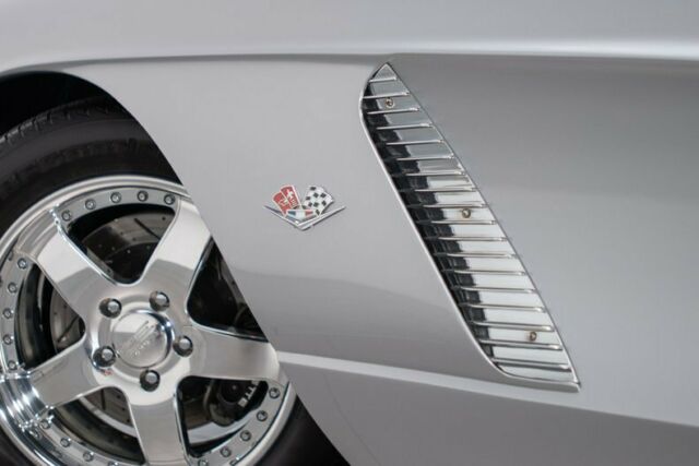 Chevrolet Corvette 1962 image number 32