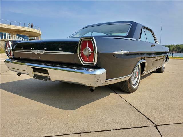 Ford Galaxie 1965 image number 24