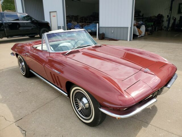 Chevrolet Corvette 1965 image number 34