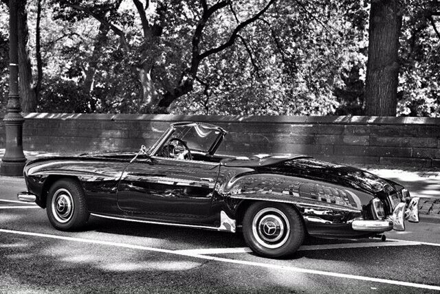 Mercedes-Benz SL-Class 1962 image number 2