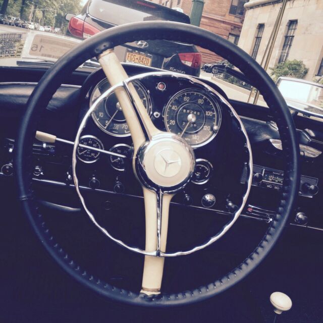 Mercedes-Benz SL-Class 1962 image number 4