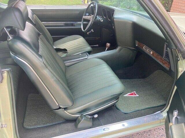 Pontiac Grand Prix 1969 image number 10
