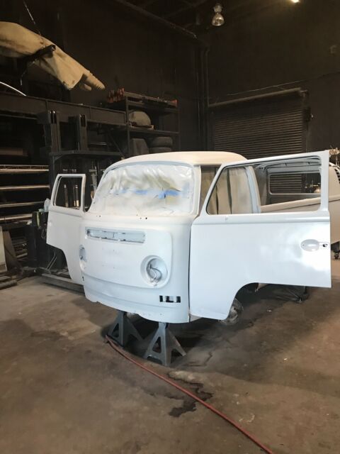 Volkswagen Bay Window 1969 image number 23