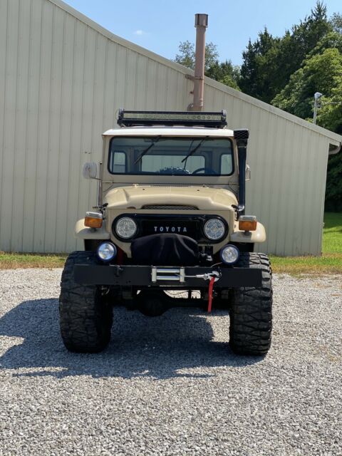 Toyota Land Cruiser 40 1971 image number 3