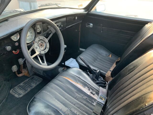 Volkswagen Karmann Ghia 1971 image number 5