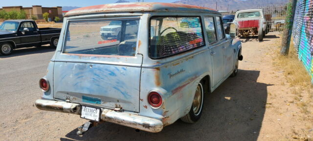International Harvester Travelall 1965 image number 3