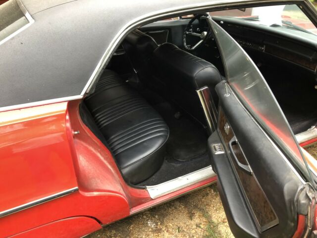 Pontiac Bonneville 1968 image number 35