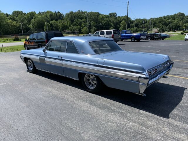 Oldsmobile Starfire 1962 image number 2