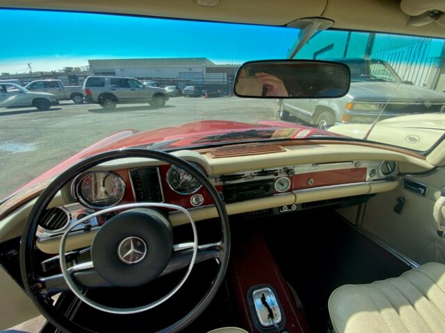 Mercedes-Benz SL-Class 1971 image number 32