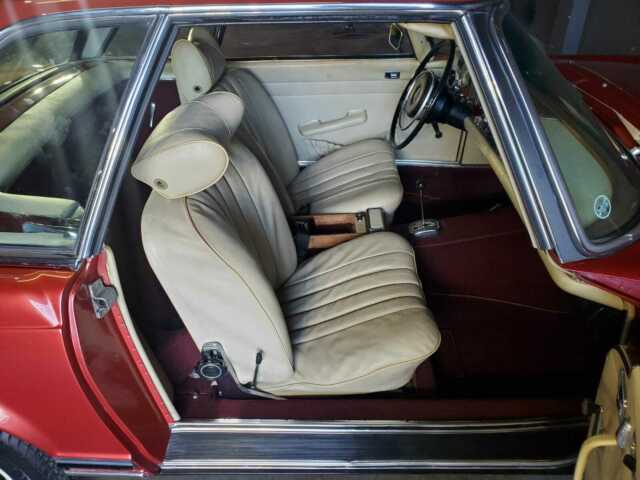 Mercedes-Benz SL-Class 1971 image number 4