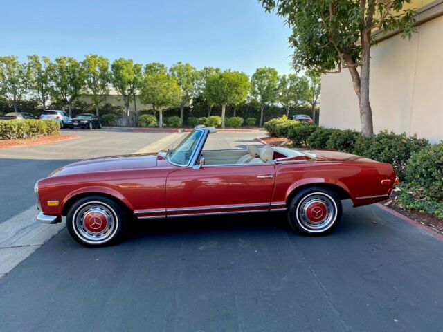 Mercedes-Benz SL-Class 1971 image number 45